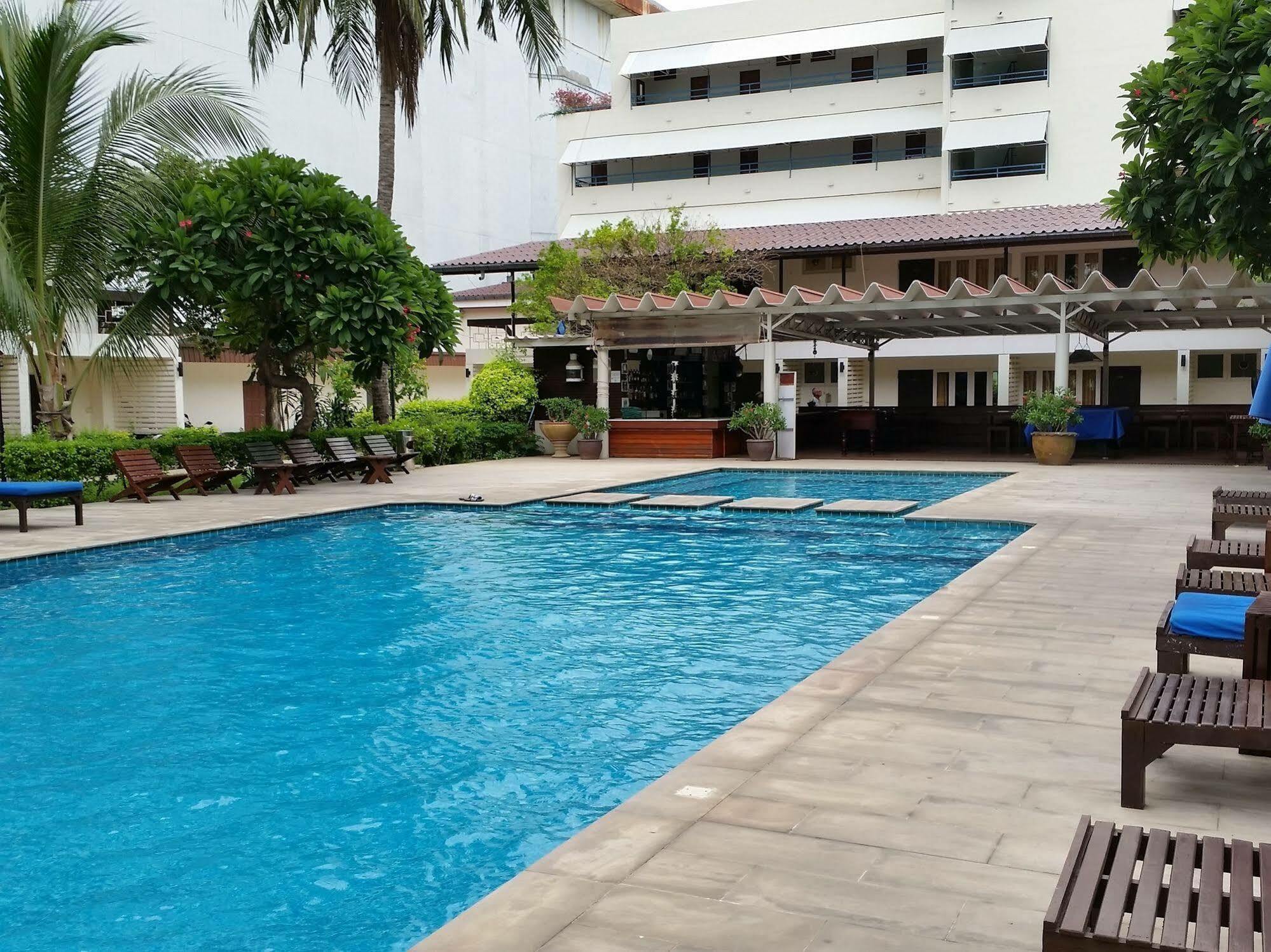 Nautical Inn Pattaya Exterior photo