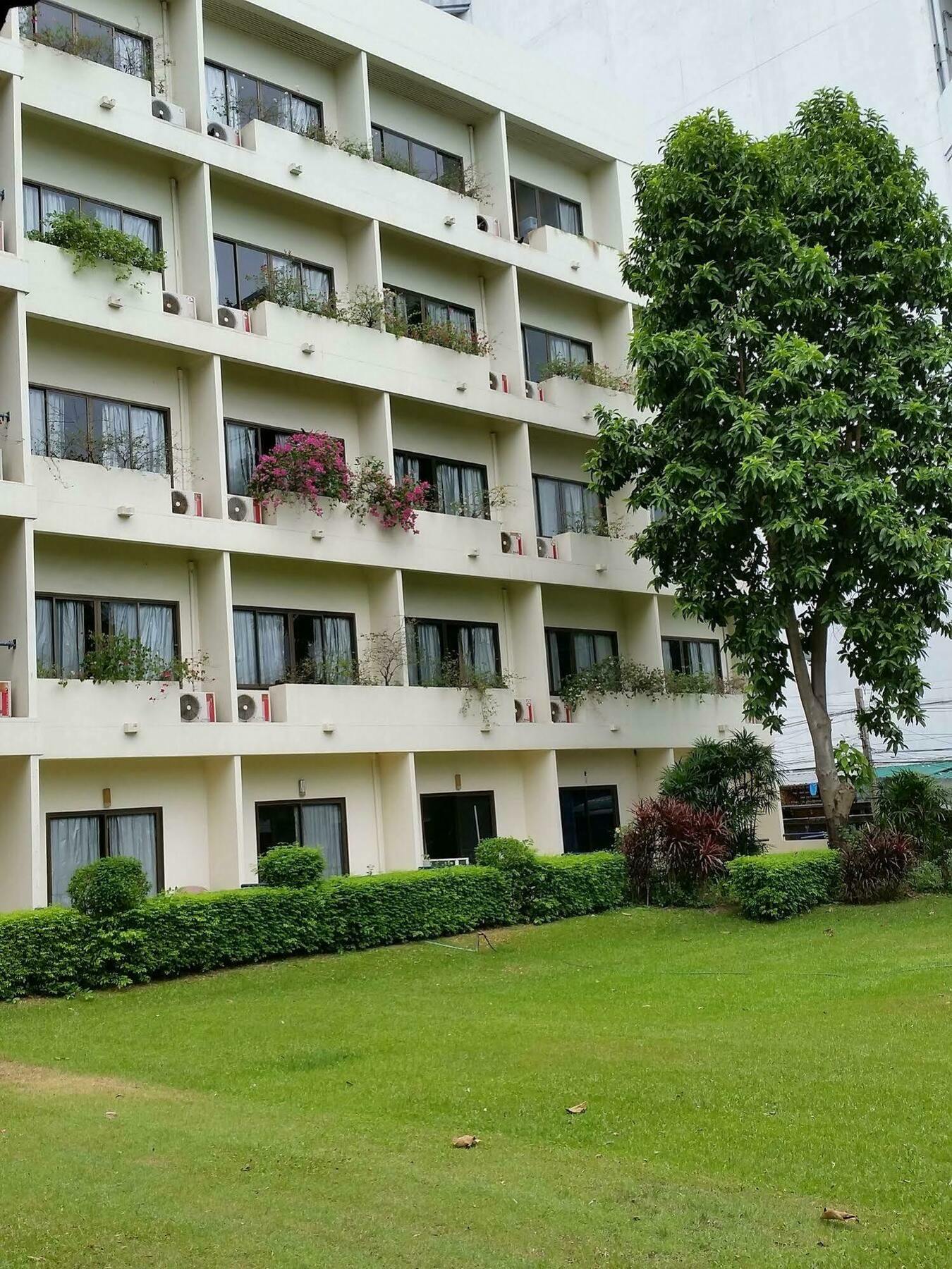 Nautical Inn Pattaya Exterior photo