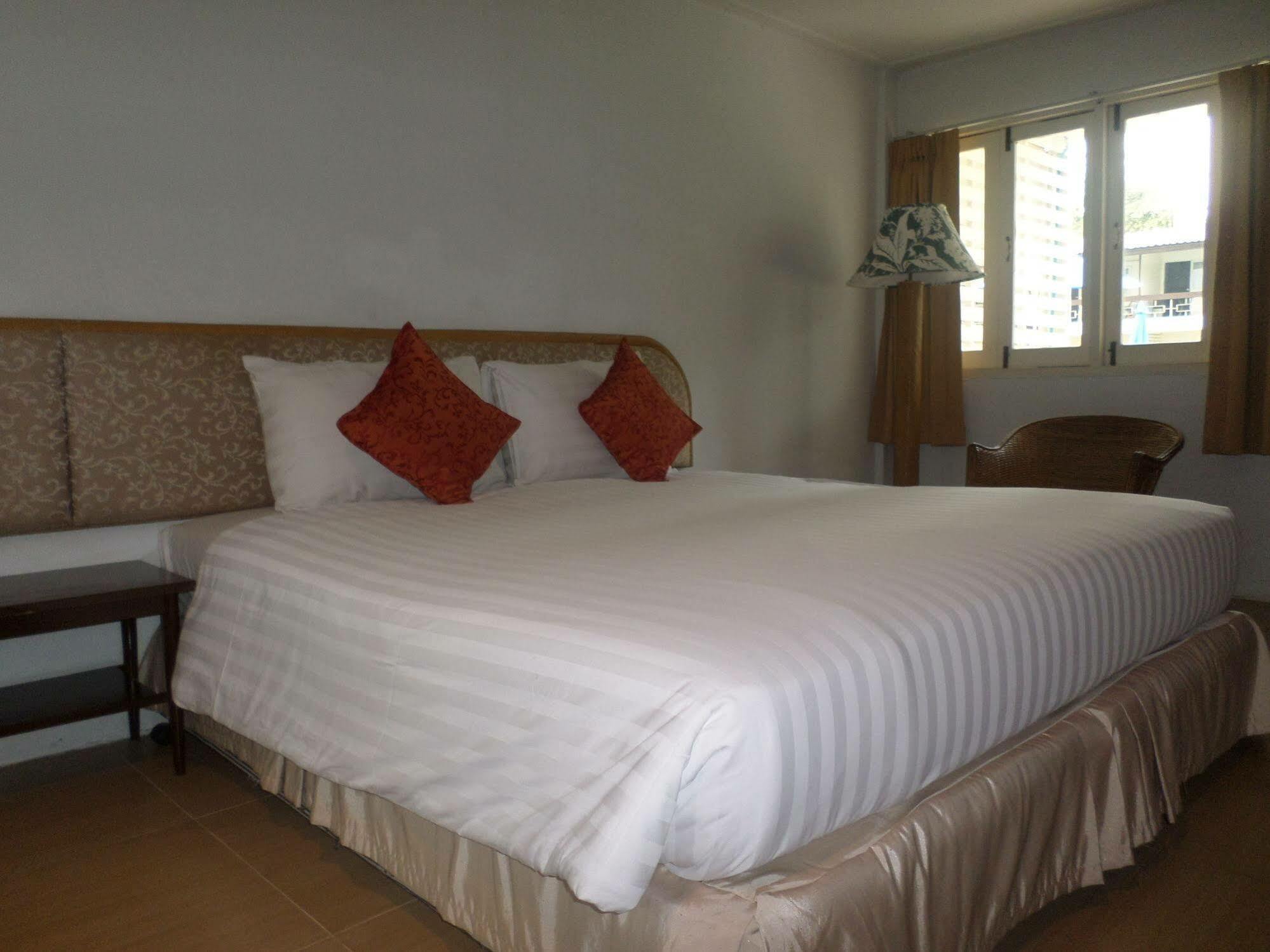 Nautical Inn Pattaya Exterior photo