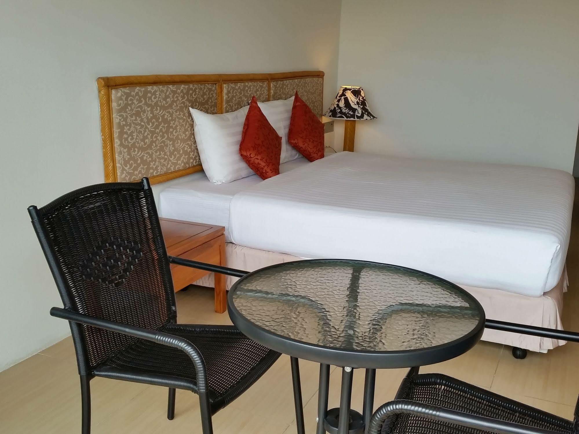 Nautical Inn Pattaya Exterior photo