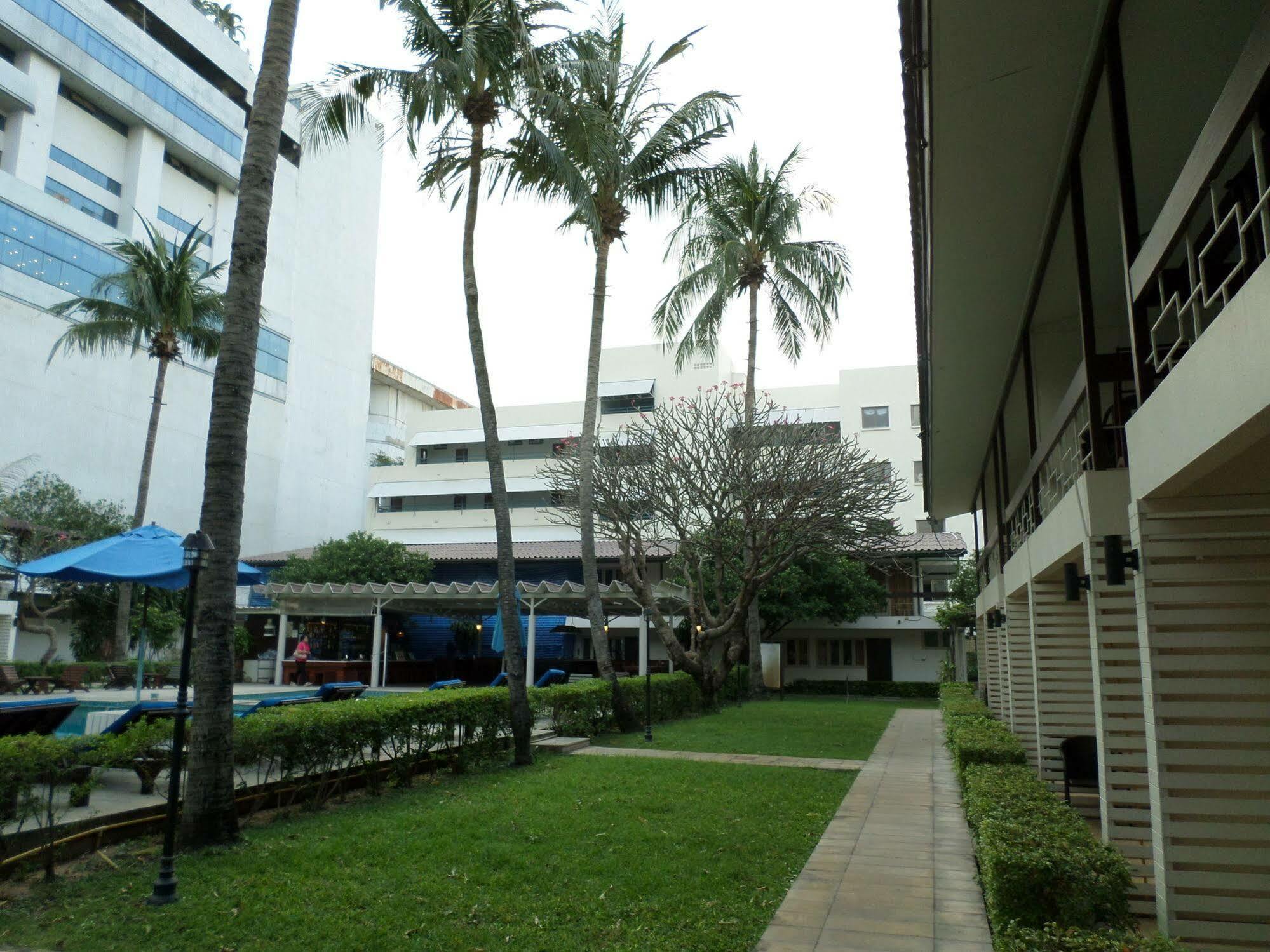 Nautical Inn Pattaya Exterior photo