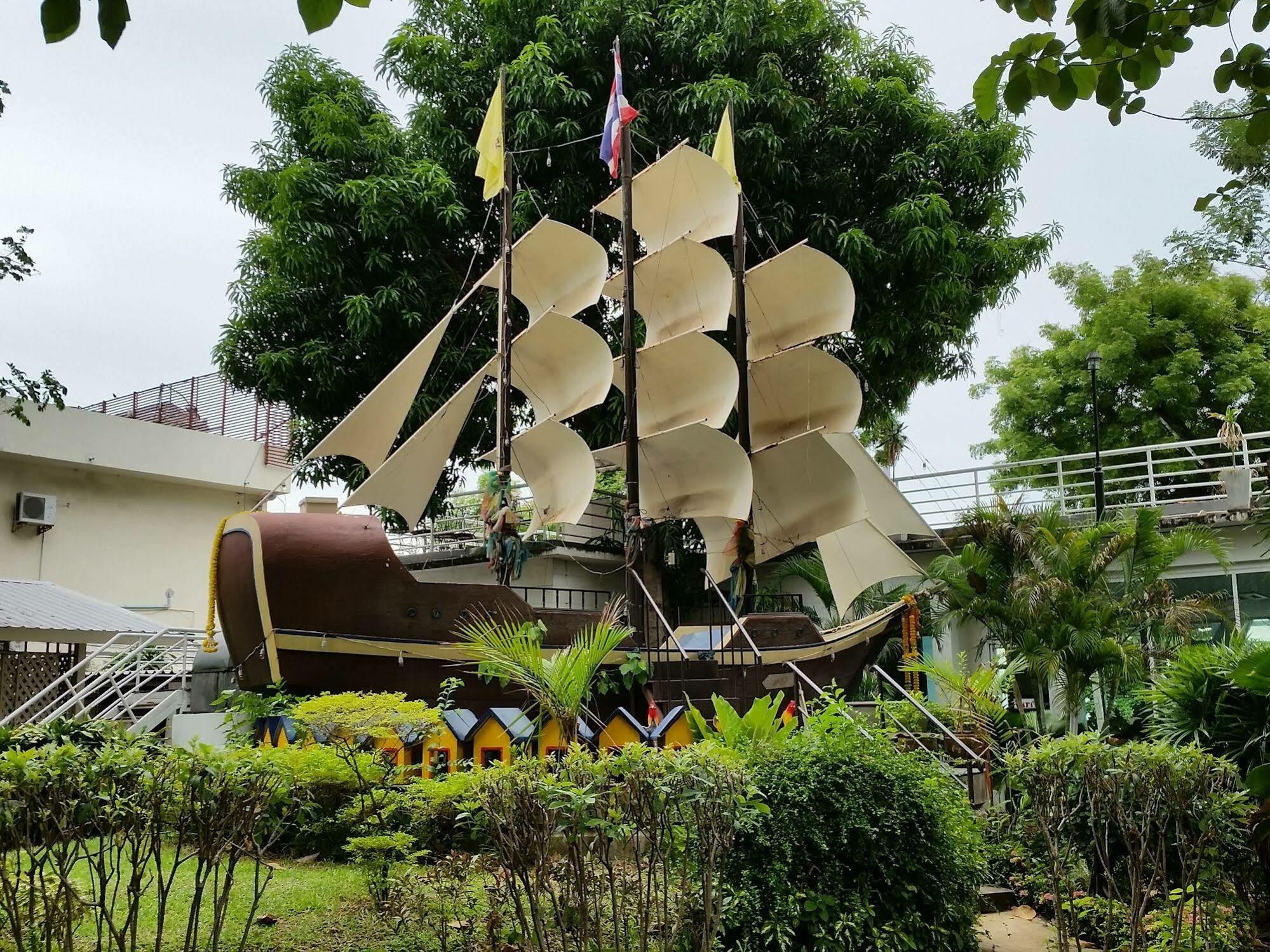 Nautical Inn Pattaya Exterior photo