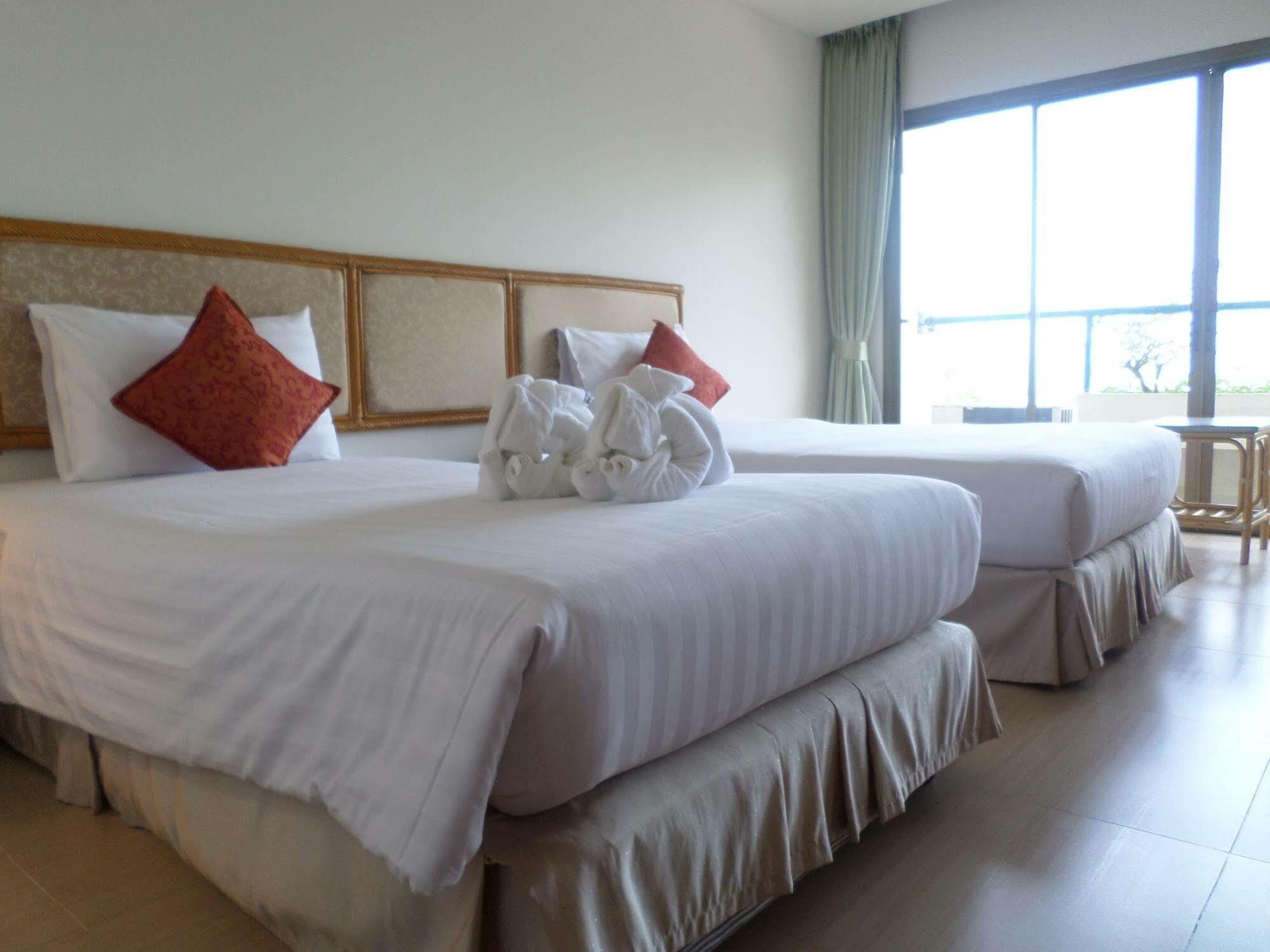 Nautical Inn Pattaya Exterior photo