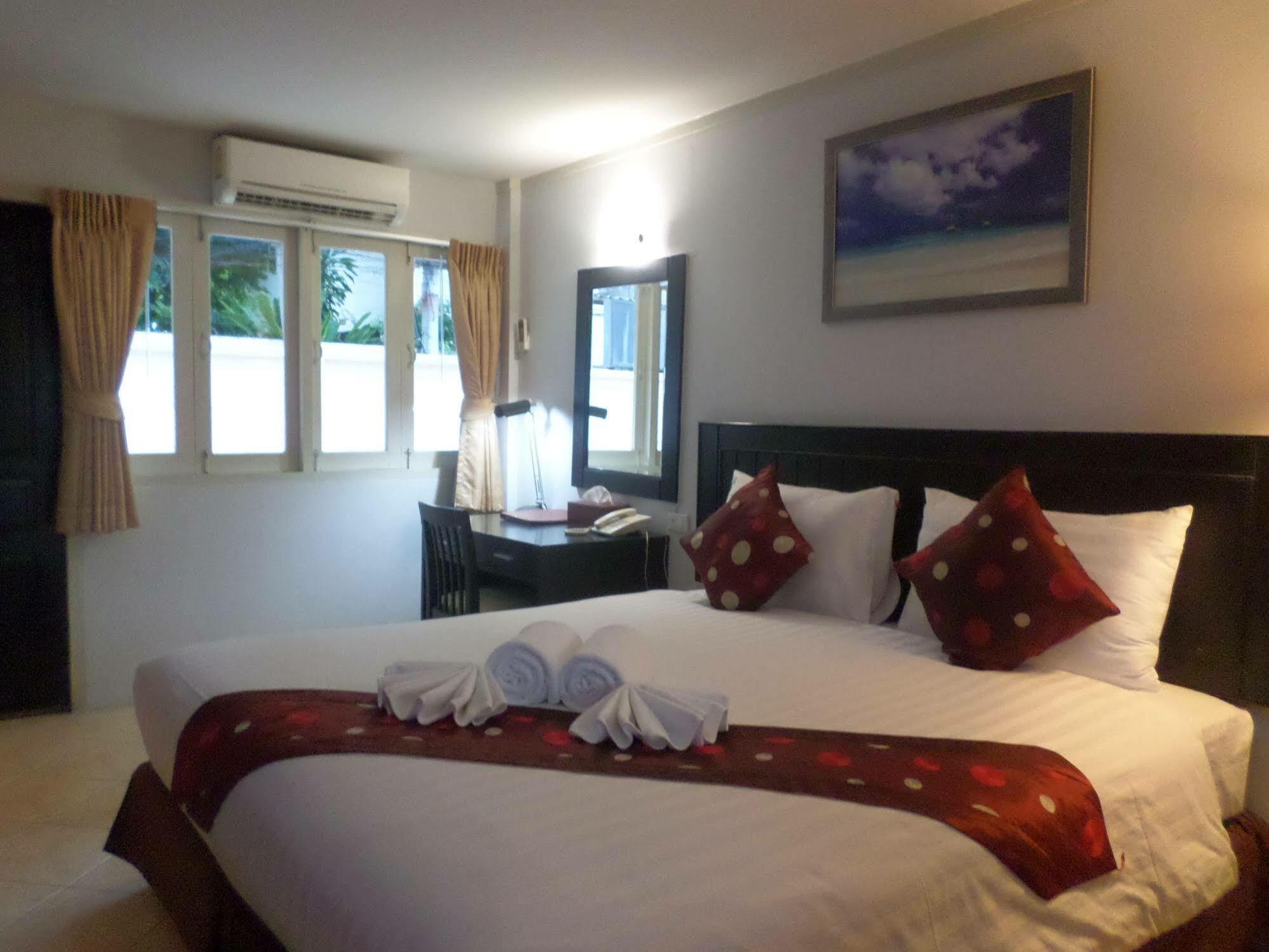 Nautical Inn Pattaya Exterior photo